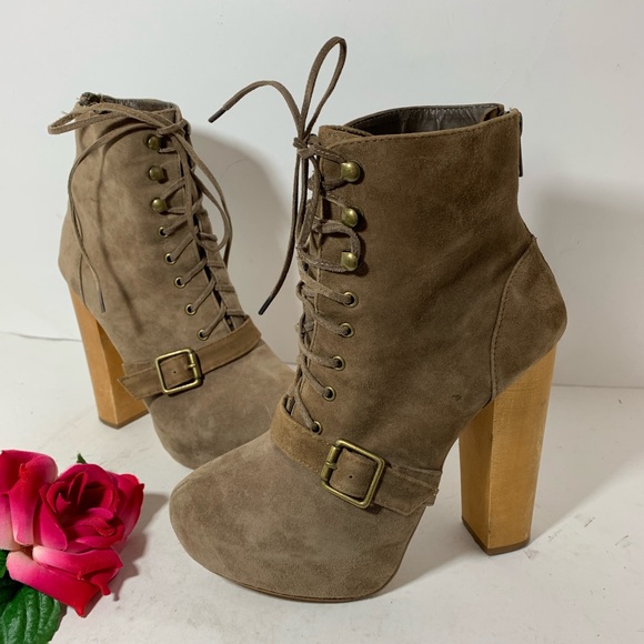 STEVE MADDEN Suede Platform Boots ๐ค - Picture 1 of 8